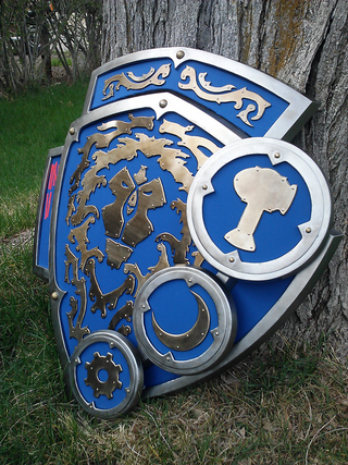 Illustration for article titled Man Builds Amazing Replica of Iconic World of Warcraft Shield